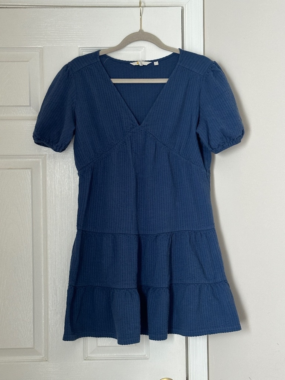 Boden Seersucker 100% cotton Blue Tiered Dress Short Sleeve Size 2 Mini Knee - Picture 2 of 9
